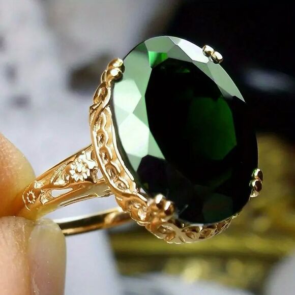 18K Gold Plated Dark Green Oval Faceted Cut Stone Ring Size 8 NWT - Picture 1 of 4
